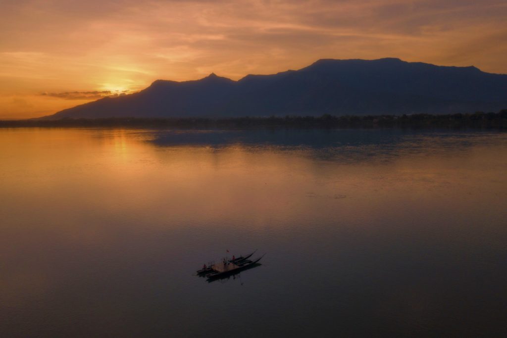 การล่องเรือชมพระอาทิตย์ตก