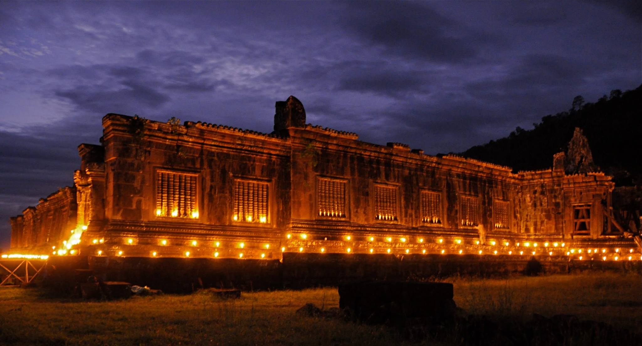 vat-phou-festival-candlelight